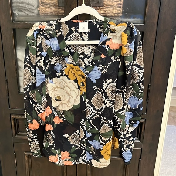 Cabi top. Sheer fabric. Puff shoulders. - Picture 1 of 7